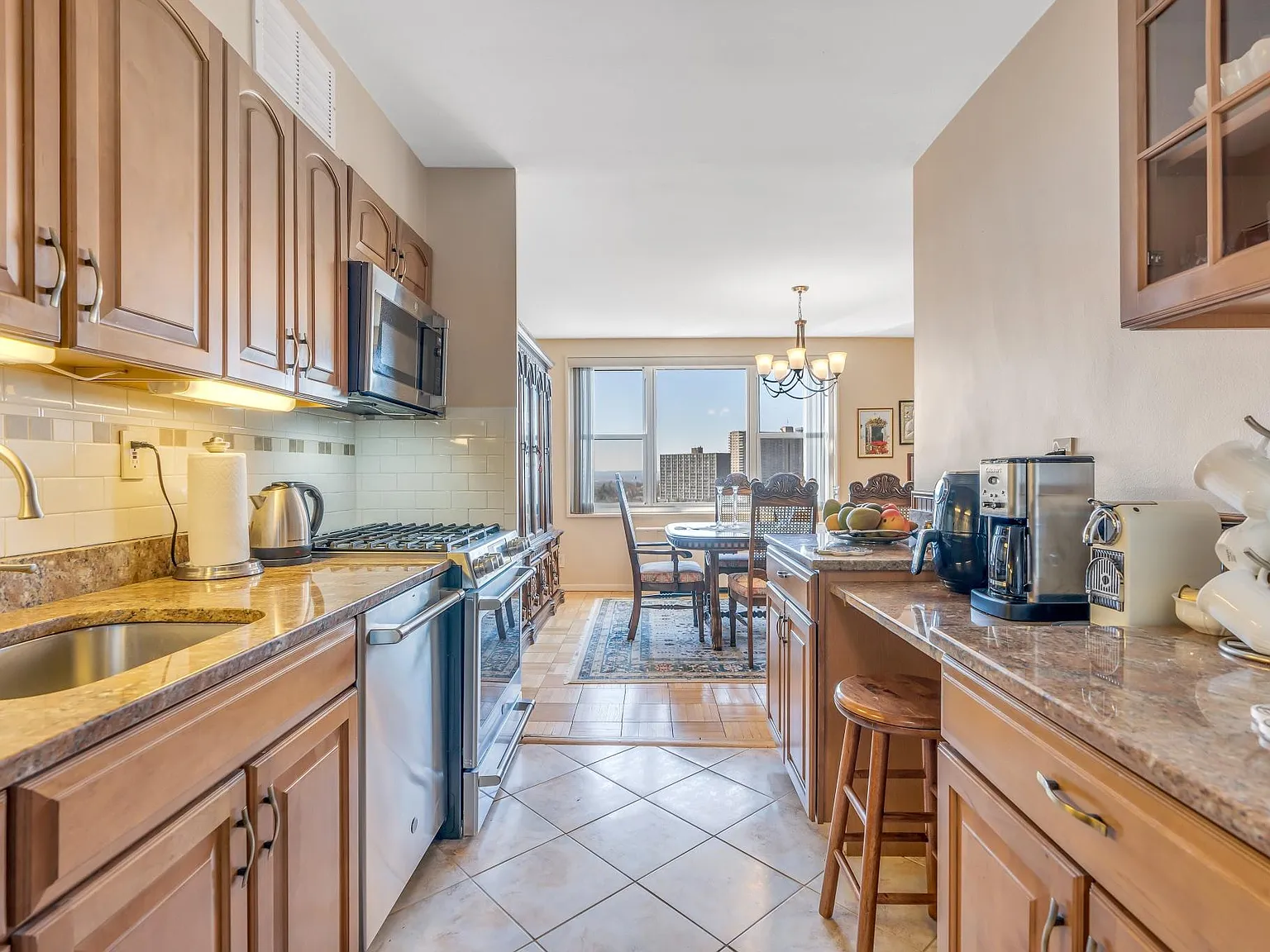 2 bed, 1290 sqft, $3,850 — Photo 2