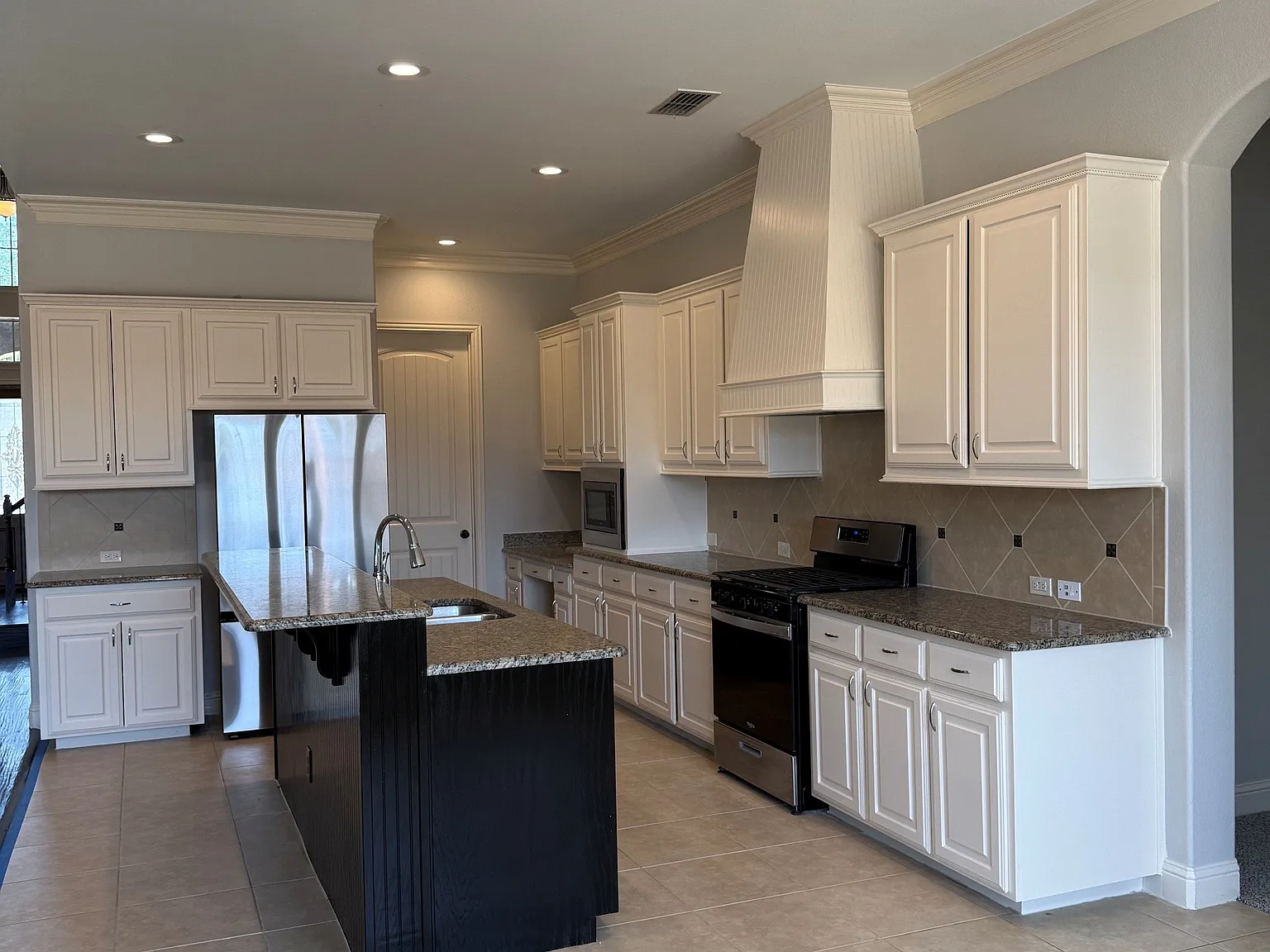 4 bed, 3749 sqft, $3,499 — Photo 3