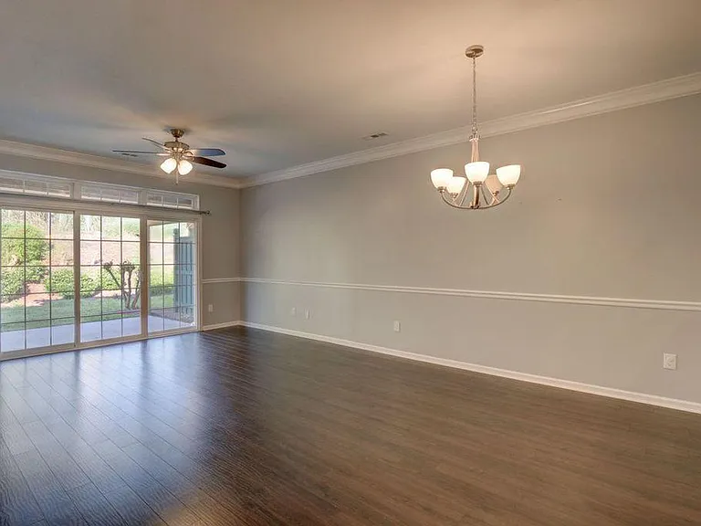 1113 Greensview Cir — Photo 6