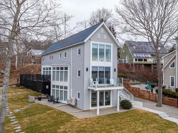 15 Shipyard Rd, Bedford, NS B4A 2G2