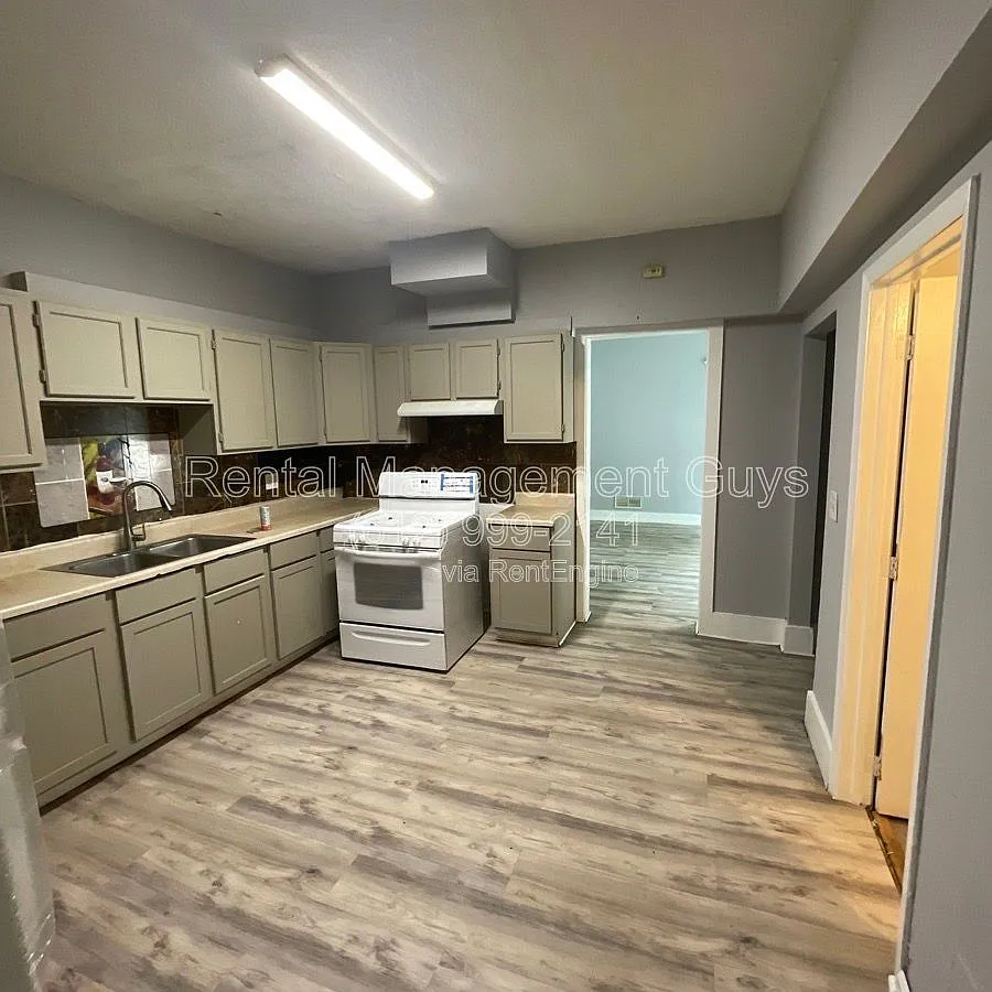 4 bed, 1.0 bath, $2,100 — Photo 1
