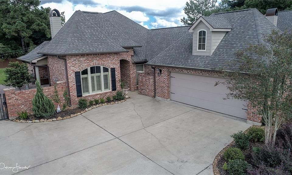 1st image of 904 N Yorkshire Cir