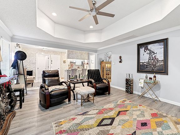4th image of 104 Easterner Pl
