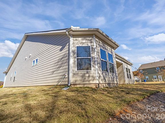 3rd image of 5070 Barbara Jean Ln