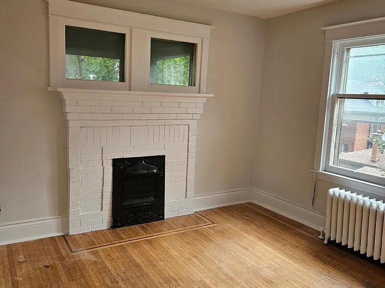 985 Main St E #6 — Photo 3