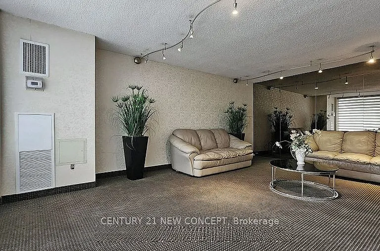 7451 Yonge St #101 — Photo 20