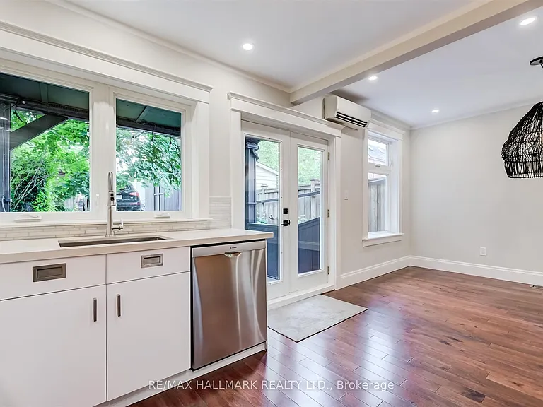 584 Logan Ave — Photo 14