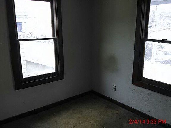 5th image of 2220 E 73rd St