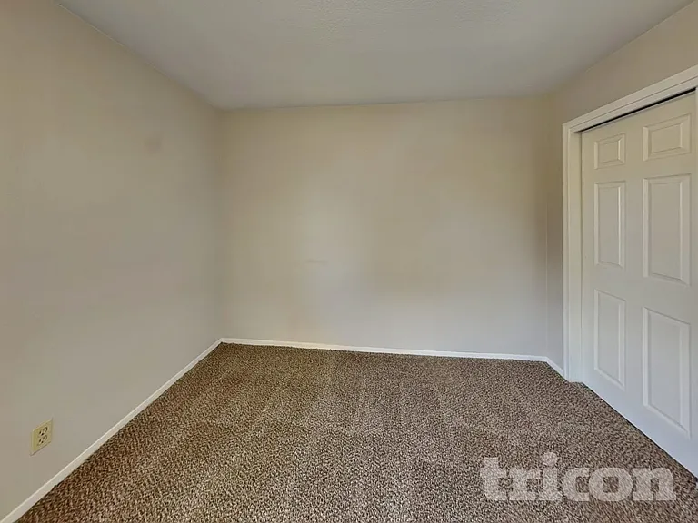1370 University Ter — Photo 8