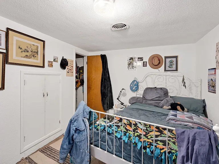 821 W Mulberry St — Photo 36