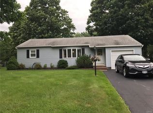 104 Oakridge Dr, Camillus, NY 13031