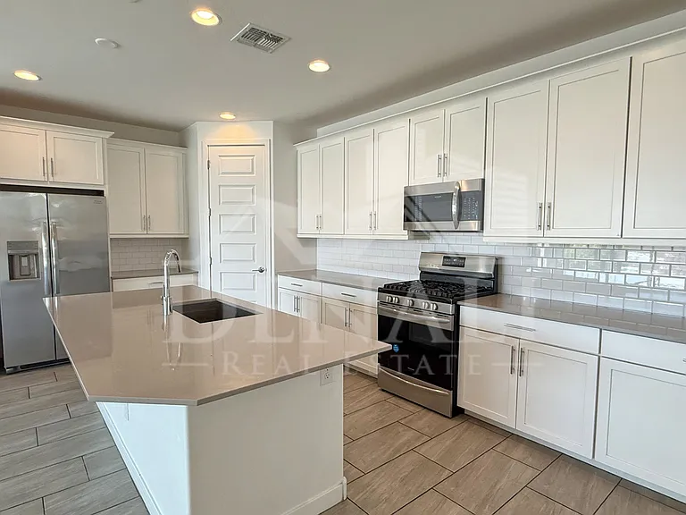 1636 W Estes Way — Photo 10