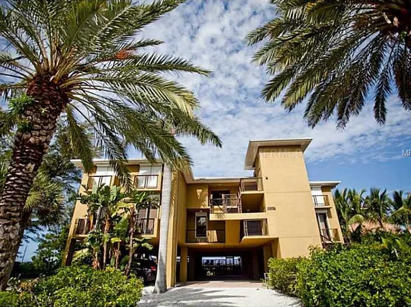 3302 Gulf Dr APT 202, Holmes Beach, FL 34217