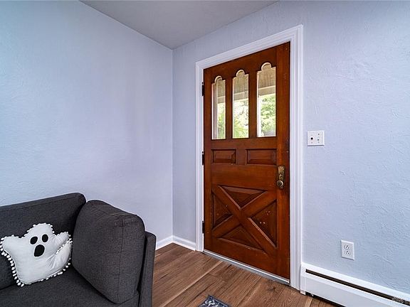 5th image of 305 Edgar Ave