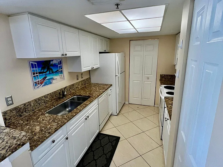 400 Crestwood Ct N #407 — Photo 19