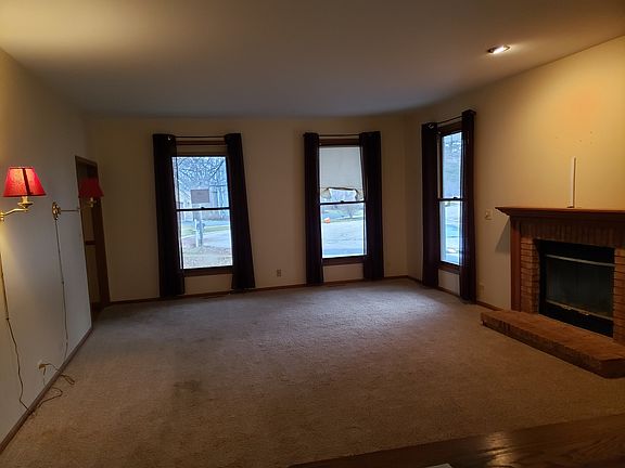 4th image of 200 Burbank Ave
