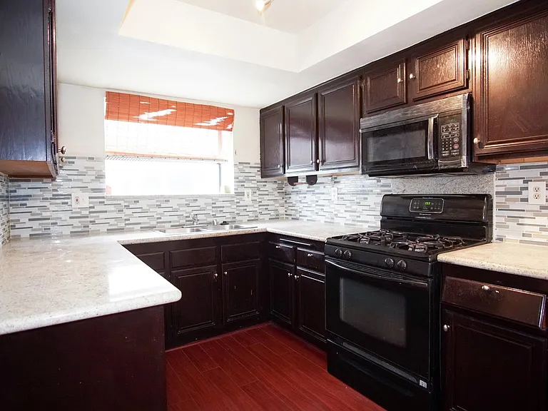1214 S Mayflower Ave #D — Photo 6
