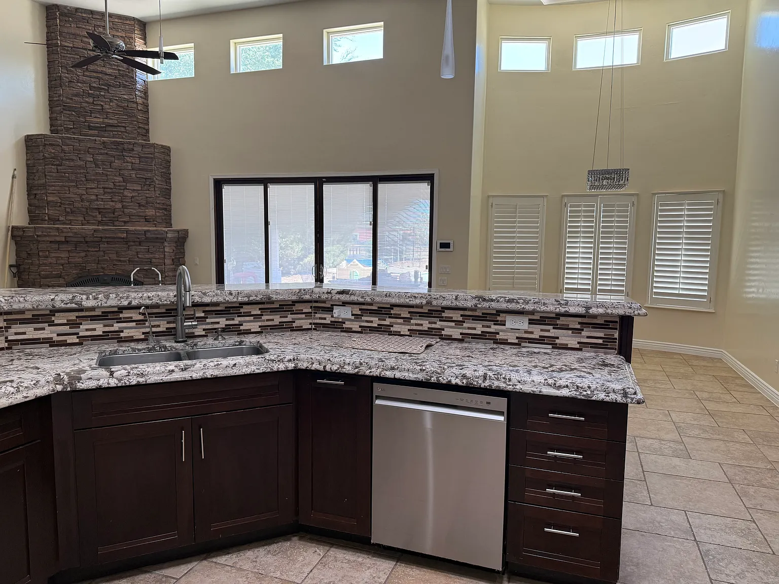 4 bed, 3.5 bath, 3599 sqft, $3,000 — Photo 3