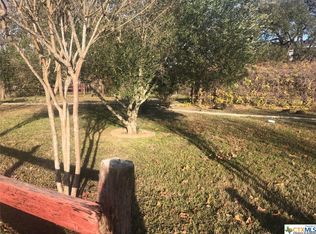 105 E Davis St, Luling, TX 78648