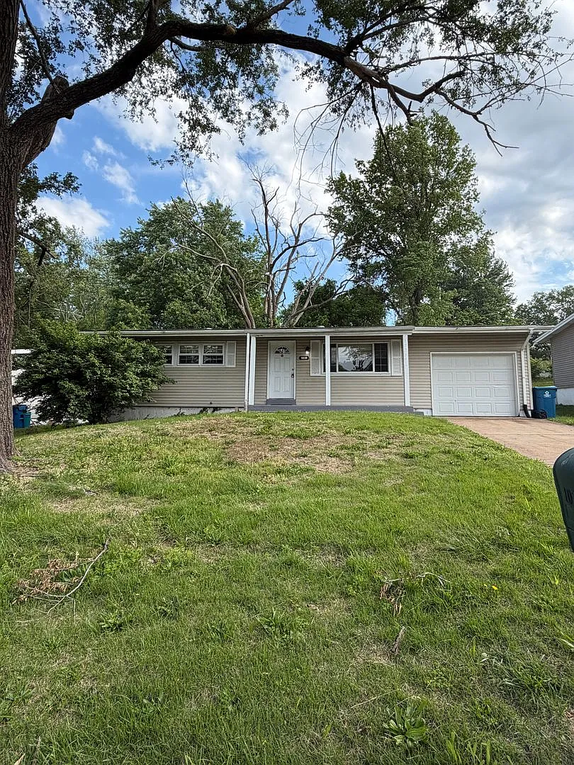 Building Photo - 10239 Green Valley Dr