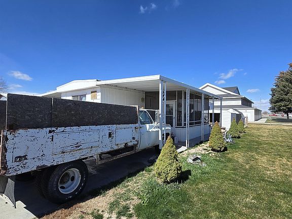 2nd image of 1605 Grandview Dr N Space 3