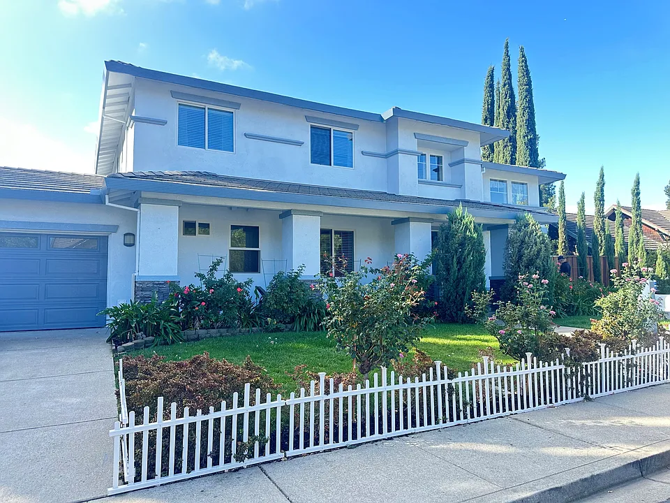 179 Pioneer Ave