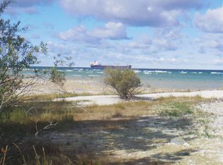 13208 Bay St, Charlevoix, MI 49720