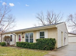 1401 Palm Dr, Wheeling, IL 60090