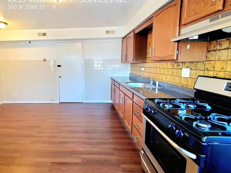 500 W 32nd St #3F — Photo 3