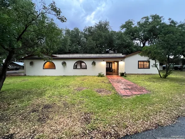 271 Oak Ln, Brackettville, TX 78832