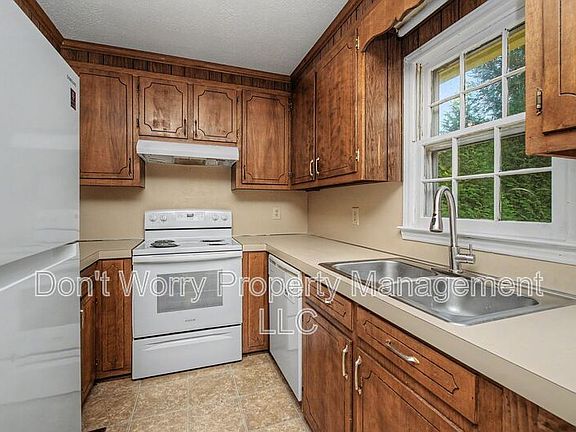 4th image of 1112 Pine Top Rd