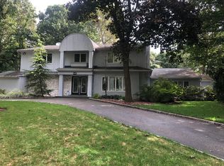 36 Highland Blvd, Dix Hills, NY 11746