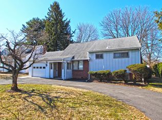 1717 Schoenersville Rd, Bethlehem, PA 18018