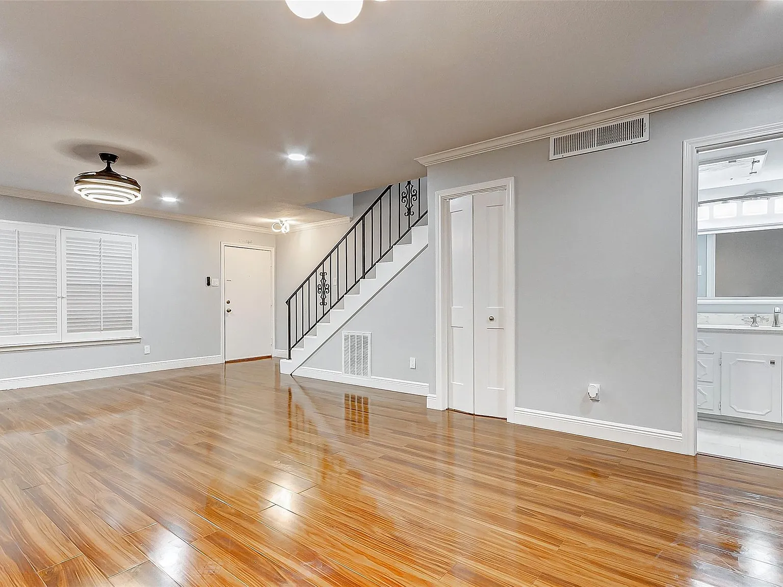 2 bed, 1.5 bath, 1204 sqft, $1,600 — Photo 3