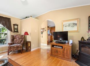 20 Clawfoot Ln, Sargentville, ME 04673