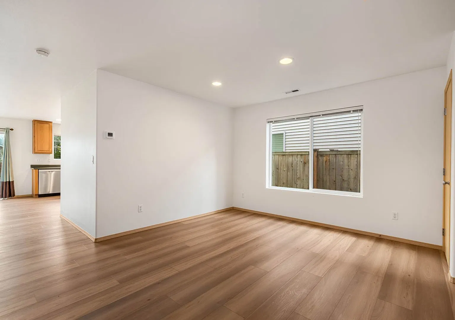 4 Bedroom Sammamish Retreat with Cascade Views and Private Backyard — Photo 3