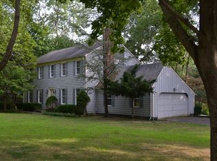31 Pond View Dr, Wading River, NY 11792