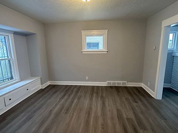3rd image of 13703 Thornhurst Ave