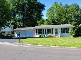 608 Aqua Ridge Dr, Saint Louis, MO 63129