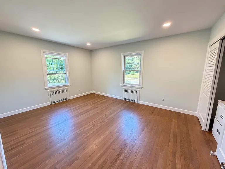 343 Bay Rd — Photo 19