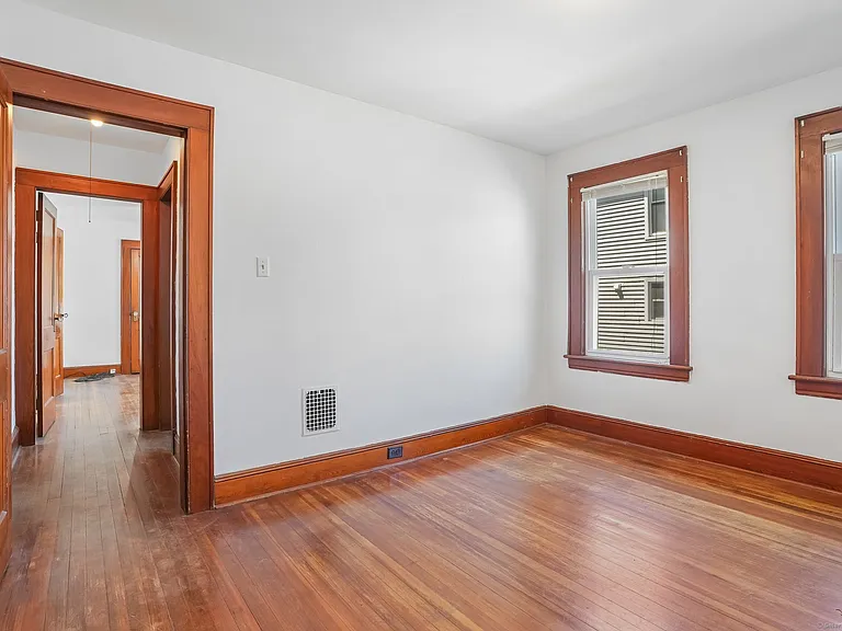 108 Barnum Ter — Photo 19