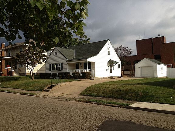 large side yard and fence for privacy