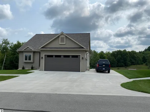 1707 Pergola Ave #8, Traverse City, MI 49696