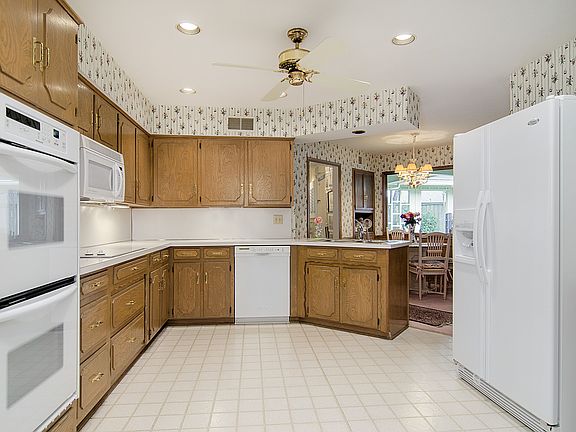 4th image of 4921 Mill Creek Cir