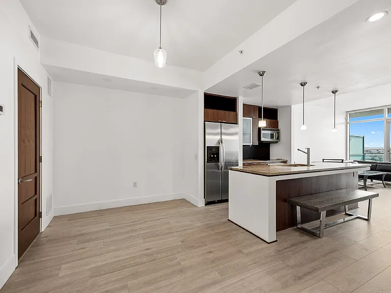 111 N 12th St #1707 — Photo 7