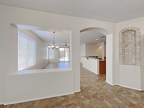 4th image of 207 E Rock Wren Dr