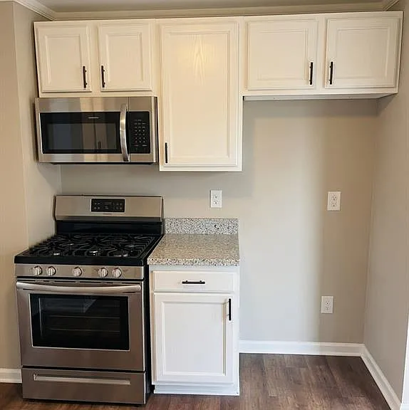 557 White Ave — Photo 10