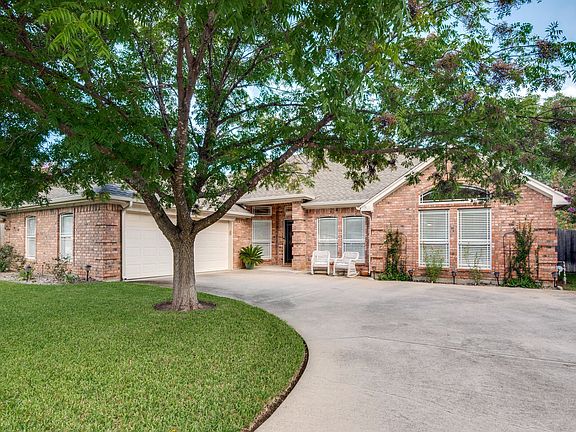 2_7821-old-hickory-dr-north-richland-hills-tx-High-Res-1.jpg