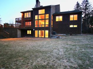 3578 E Pineview Dr, Dexter, MI 48130