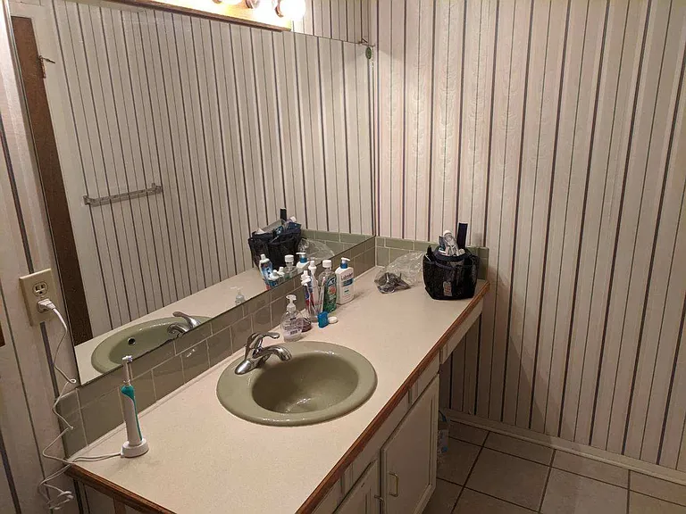 859 Roxwood Ln — Photo 25